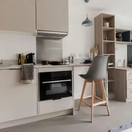 For Students Only - Timber Yard In Appartement *